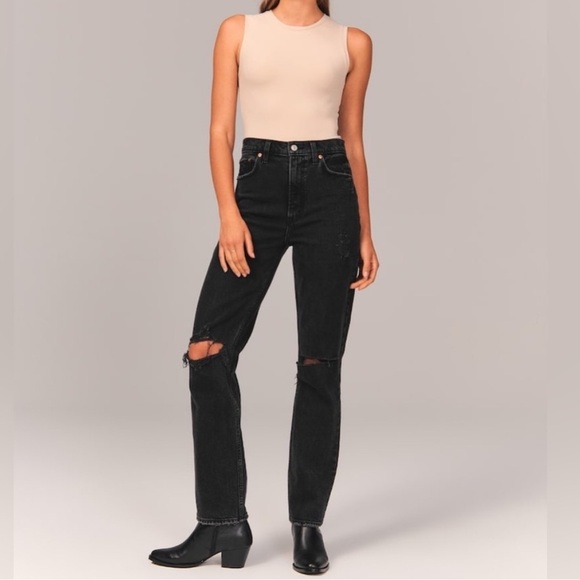 Abercrombie & Fitch A&F Curve Love ‘90s Straight Ultra High Rise Black Jeans 24 - Picture 1 of 10